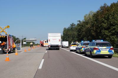 Rastatt: schwerer Verkehrsunfall mit 2 Lkw - 1 Person Lebensgefaehrlich Verletzt