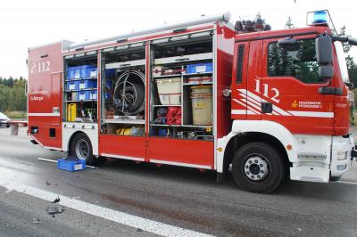 Friolzheim: Verkehrsunfall mit 2 Lkw auf der A8 in Hoehe Friolzheim FR Karlsruhe -  1 Personen Verletzt