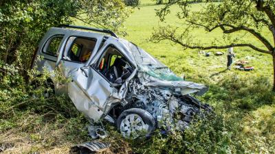 Grafenau: PKW kracht frontal in LKW - Fahrerin schwer verletzt