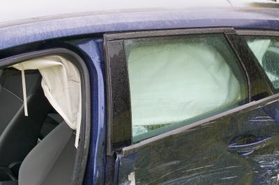 Muehlacker-Lienzingen: schwerer Verkehrsunfall auf der B35 - 1 Person mittelschwer und 1 Person schwer Verletzt