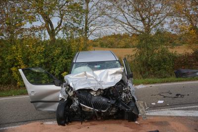 Berghuelen: Schwerer Verkehrsunfall - Sportwagen C63S Totalschaden - 1Toter