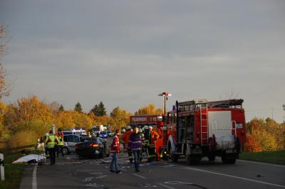 Berghuelen: Schwerer Verkehrsunfall - Sportwagen C63S Totalschaden - 1Toter