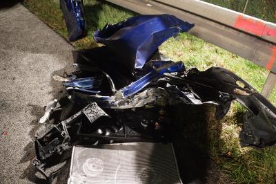 Kirchheim Teck:  PKW faehrt ungebremst unter LKW â€“ Fahrer stirbt noch vor Ort