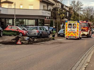 Murr: Ueber mehrere Blumenkuebel gefahren - Fahrer verletzt