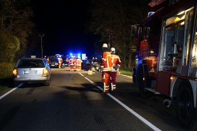 Knittlingen: schwerer Verkehrsunfall mit 4 beteiligte Pkw - 4 Mittelschwere und 1 Leicht Verletzte Person