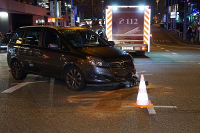 Pforzheim: schwerer Verkehrsunfall zwischen Pkw und Motorroller - 1 Person mittelschwer Verletzt