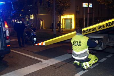 Pforzheim: schwerer Verkehrsunfall zwischen Pkw und Motorroller - 1 Person mittelschwer Verletzt