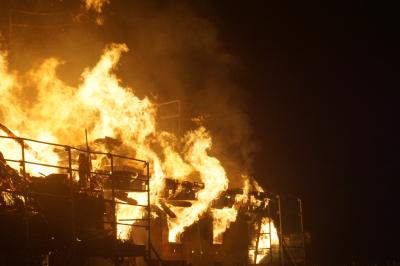 Ochsenwang: Ueber 300 Jahrealte denkmalgeschuetzte Stallung brennt nieder - Denkmalgeschuetztes Gebaeude bei Ochsenwang abgebrannt 