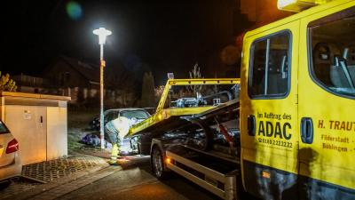 Grafenau-Doeffingen: Ausstroemendes Gas aus PKW ruft Feuerwehr auf den Plan