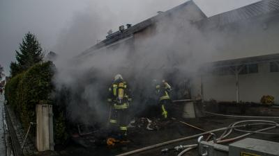 Ammerbuch-Altingen: Schuppen ein Raub der Flammen