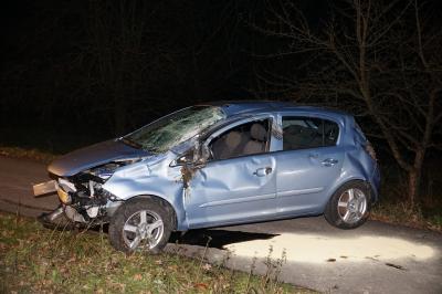 Kirchheim B297:  22 Jaehrige kommt von Fahrbahn ab und wird verletzt
