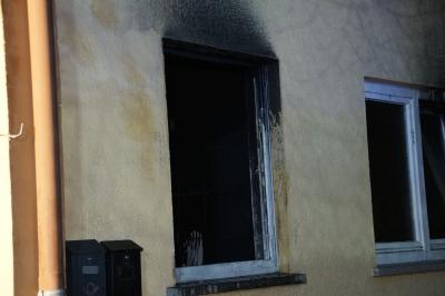 Illingen-Schuetzingen: Wohnung Vollbrand fordert die Feuerwehr mit einem Grossaufgebot - 1 Person Verletzt
