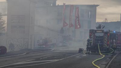 Ammerbuch: Grossbrand zweier Gebaeude - Schuhladen und Modediscounter nieder gebrannt 