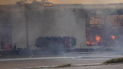 Ammerbuch: Grossbrand zweier Gebaeude - Schuhladen und Modediscounter nieder gebrannt 