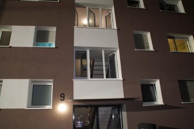 Niefern: Wohnungsbrand durch Fettverpuffung in Kueche - mehrere Verletzte