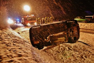 BERGLEN:  Glaetteunfall auf der K1872 bei Kottweil