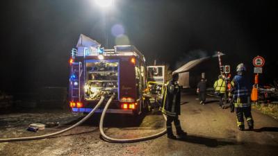 Ammerbuch: Schuppen brennt voellig nieder