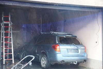 Goeppingen - Auto brennt in Garage 