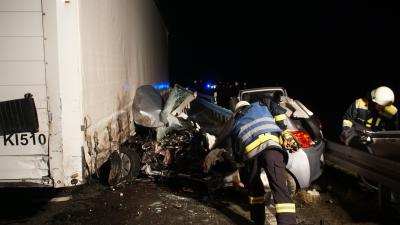 Renningen:Lkw verliert Haenger - Dieser kracht in Gegenverkehr