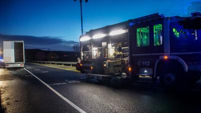 Renningen: Sattelzug-Auflieger loest sich - Pkw-Lenker schwer verletzt