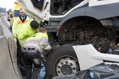 A8 Pforzheim: schwerer Verkehrsunfall mit mehrere Fahrzeuge - mehrere Verletzte