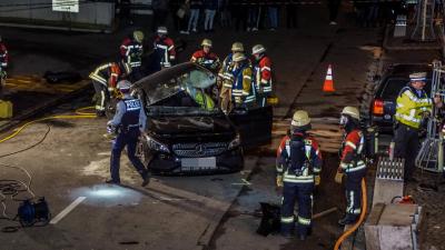 Beoblingen: Junger Fahrer ohne Fuehrerschein verursacht schweren Unfall