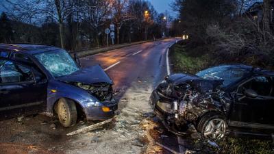 Beoblingen:  Zwei Verletzte nach Frontalokollision in Boeblingen