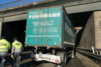 Pforzheim: Schweren Verkehrsunfall auf der A8