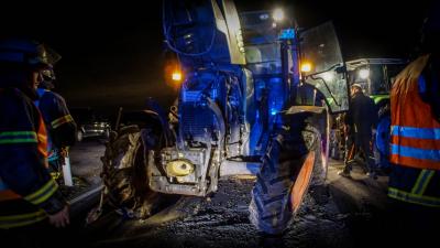 Maichingen: Traktor uebersieht Transporter