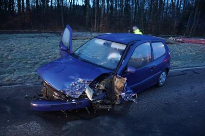 Schopflenberg: Nach Glatteis in den Gegenverkehr geraten - Zwei verletzte