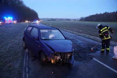 Schopflenberg: Nach Glatteis in den Gegenverkehr geraten - Zwei verletzte