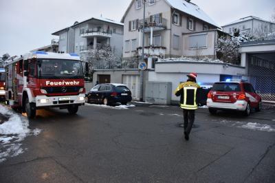 Boeblingen: Kuechenbrand in Mehrfamilienhaus sorgt fuer Feuerwehreinsatz