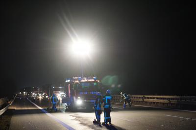 Kirchheim Teck: Schwerer Verkehrsunfall auf der A8 - Rettungsgasse erschwert Einsatzkraefte