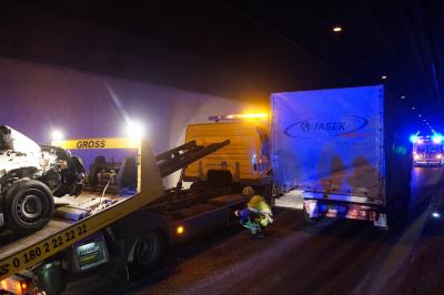 Wiesensteig A8: Unter Alkohol Unfall verursacht - Ueber 13 Km Stau auf der A8
