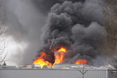 Boehmenkirch: Millionenschaden nach Brand - 150 Einsatzkraefte kaempfen gegen die Flammen
