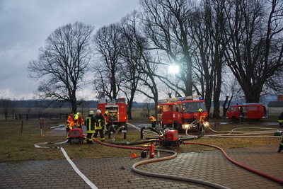 Boehmenkirch: Millionenschaden nach Brand - 150 Einsatzkraefte kaempfen gegen die Flammen