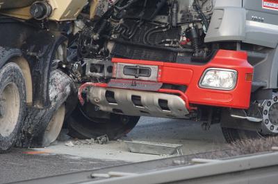 Eislingen: LKW Unfall auf der B10 - Stau im Berufsverkehr