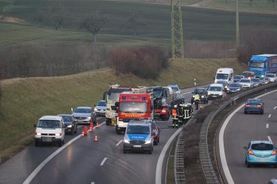 Eislingen: LKW Unfall auf der B10 - Stau im Berufsverkehr