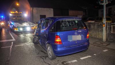 Schoenaich: Kreuzungschrash fordert drei Verletzte und eine kaputte Ampel