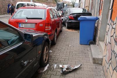 Pforzheim-Eutingen: schwerer Verkehrsunfall mit mehrere Pkw - eine schwer Verletzte Person