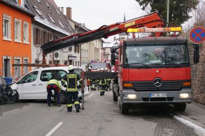Pforzheim-Eutingen: schwerer Verkehrsunfall mit mehrere Pkw - eine schwer Verletzte Person