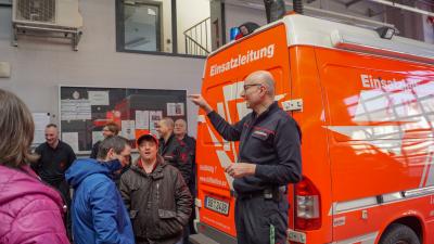 Sindelfingen: Eine Gruppe der Lebenshilfe erkundet die Feuerwache Sindelfingen