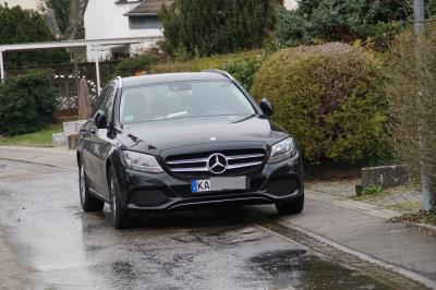 Malsch-Sulzbach: Feuer an Garage drohte auf Wohnhaus ueberzugreifen - hoher Sachschaden