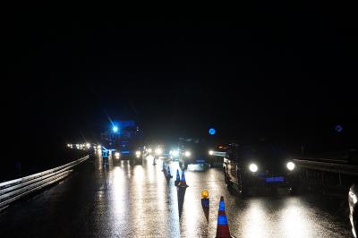 Eislingen : PKW brennt auf B10 - Fahrer bemerkt Brand rechtzeitig