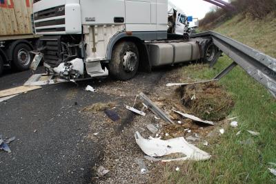 Pforzheim: schwerer Verkehrsunfall mit mehrere Fahrzeugen - mehrere Verletzte