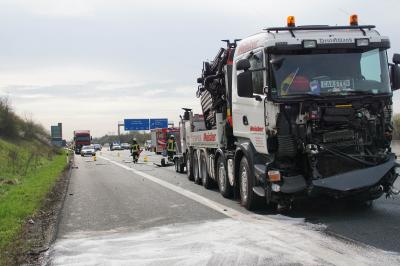 Pforzheim: schwerer Verkehrsunfall auf der A8 bei Pforzheim mit mehreren Fahrzeugen - mehrere Verletzte Personen