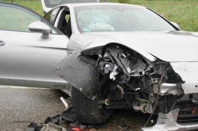 Kieselbronn: schwerer Vu zweier Pkw auf der K4530 - mehrere Verletzte