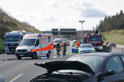 Wurmberg: schwerer Verkehrsunfall mit 4 beteiligte Fahrzeuge - 10 Verletzte, darunter eine schwer Verletzte Personen und Vollsperrung