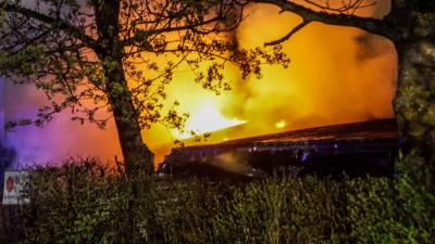 Gaeufelden-Nebringen: Vereinsheim und Gartenhaus brennen lichterloh