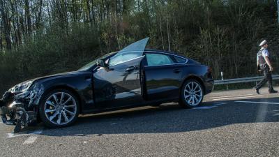 Renningen: Auto kippt nach Rotlichtunfall auf die Seite